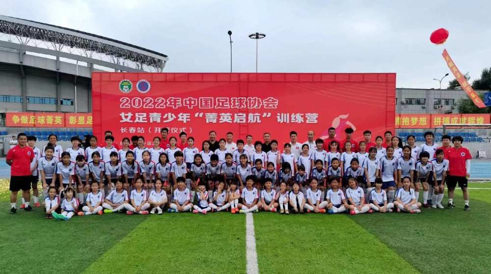 意媒Calciomercato消息，罗马正在转会市场上寻找中后卫引援，他们与博努奇的谈判已经进入后期阶段。